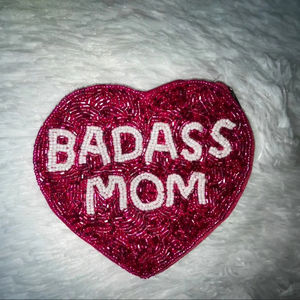 Perles de rocaille uniques faites à la main MOM multicolore avec petit sac portefeuille blanc avec une touche élégante et élégante par Hiba Enterprises - Product Image 1