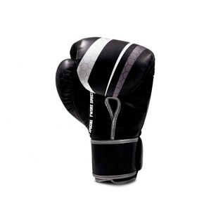 Gants de boxe Sanda noirs et blancs à double fermeture auto-agrippante en cuir synthétique pour MMA, à doigts entiers, imperméables et antidérapants - Product Image 5