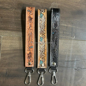 Porte-clés personnalisé en cuir de vachette véritable usiné à la main Porte-clés personnalisé en cuir de vachette-Porte-clés de voiture de cow-girl - Product Image 6