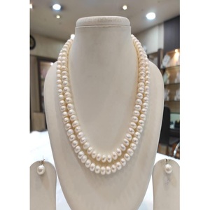 Ensemble collier et boucles d'oreilles Mala en perles véritables de qualité supérieure, élégant et glamour, pour femmes et filles, collection pour mariage et fêtes. - Product Image 1