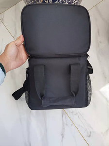 Sac isotherme compact avec bandoulière réglable et doublure en PVC blanc imperméable - Product Image 5