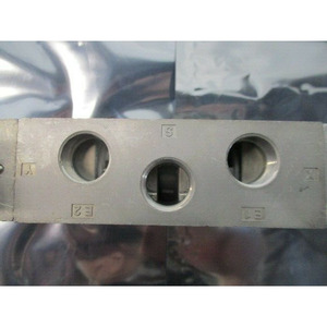 Válvula CKD 4F310-10 SOL 24VDC de 4 Vías V15-9, 105503 - Equipo y Piezas de Semiconductores de Confianza de Global Legacy - Product Image 4