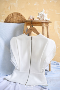 Blusa Elegante de Mujer con Cuello Redondo, Mangas con Volantes y Peplum, con Cinturón Hecho a Mano, Estilo Casual de Oficina, ODM OEM SOLI - Product Image 6