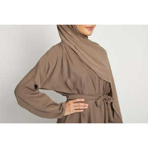 Abaya traditionnelle musulmane unie en tissu café, vêtement et accessoire - Product Image 6