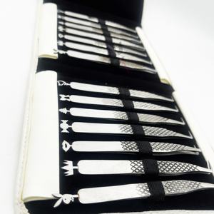 Estuche magnético blanco RMI para 14 pinzas de extensión de pestañas, kit de pinzas de acero inoxidable con agarre de diamante/diferentes estilos de base - Product Image 6