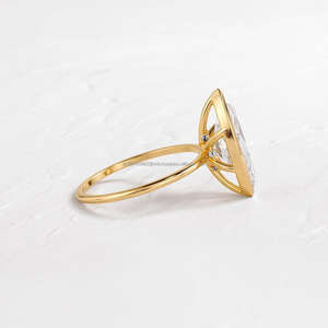 Anillo de compromiso moderno con diamante de laboratorio talla marquesa de lujo en oro amarillo de 10K/14K/18K, joyería para mujer - Product Image 4