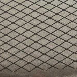 Rouleau de treillis métallique galvanisé en acier doux à mailles losangées pour clôtures extérieures et grilles de sol industrielles - Product Image 1