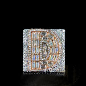 Anillo Personalizable de Plata de Ley con Baño de Rodio y Moissanita Corte Baguette en Forma de D, Estilo Hip Hop, para Hombre, Mujer, Unisex - Product Image 1