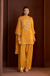 Conjunto de Kurta y Palazzo bordados en amarillo mostaza con dupatta para mujer, disponible para compra al por mayor. - Product Image 3