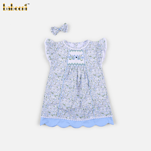 Robe mini sans manches smockée à fleurs bleu clair pour filles Babeeni DR4616, ourlet festonné, ODM, printemps-été pour enfants, 100% coton - Product Image 3