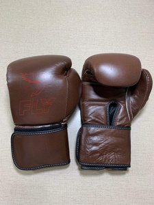 Guantes de Boxeo de Piel RTS Wholesale Fly con Cierre de Velcro, Color Marrón, Diseño Transpirable para Adultos AS-BG-5113 - Product Image 1