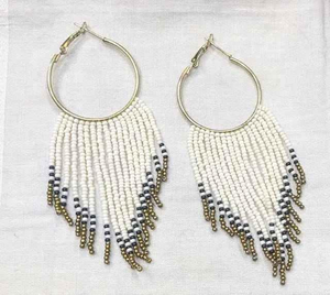 Pendientes con perlas bordadas en forma de corazón con material de cuentas para fiestas y verano para mujeres por MD HANDICRAFTS. - Product Image 2