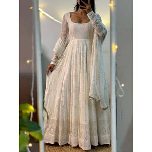 Traje Anarkali de diseñador con Secuencia y bordado de trabajo talla 2XL - Product Image 6
