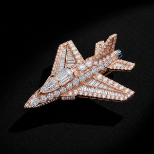 Broche de mode en forme d'avion en plaqué argent ton or rose avec moissanite, bijou de revers tendance, cadeau pour fiançailles, mariage ou fête - Product Image 1