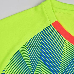 Ensemble de maillots de football personnalisés pour hommes, imprimé géométrique vert néon, manches courtes, tissu respirant, coupe athlétique, tenue d'été pour équipe - Product Image 6