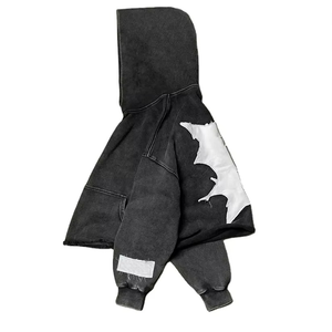 ชุดวอร์มผ้าฟลีซคอตตอน 100% ทรงสลิมฟิตสำหรับผู้ชาย ไม่มีกระเป๋า ขอบตัดเย็บแบบซันเฟด ล้างสีแบบแอซิดวอช ขาเสื้อครอป แต่งขอบดิบ ปักลายแบบดิสเทรส - Product Image 4