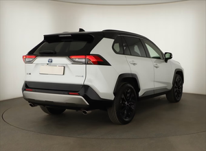 โตโยต้า RAV4 2024 – รถเอสยูวีไฮบริดที่เชื่อถือได้ ประหยัดน้ำมัน พร้อมเทคโนโลยีทันสมัย - Product Image 3