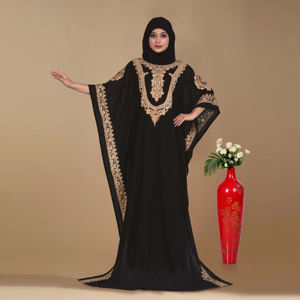 Kaftan modeste en mousseline brodée avec une encolure avant ornée, des bordures latérales détaillées, silhouette drapée longue jusqu'au sol pour les occasions de l'Aïd - Product Image 5