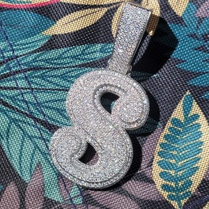 Achetez un collier avec pendentif initial en moissanite serti de pierres, plaqué or rose, avec breloque numéro, bijoux de fête hip-hop - Product Image 4
