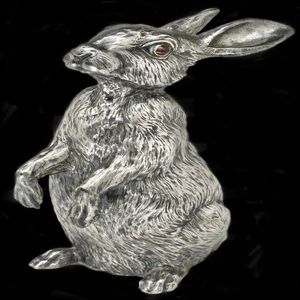 Figurine de lapin en aluminium coulé de luxe, adorable statue d'animal métallique, centre de table décoratif pour intérieurs élégants - Product Image 1