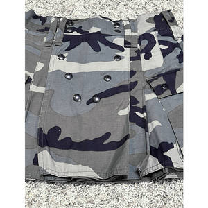 Kilt écossais utilitaire camouflage gris avec poches cargo et rabats à pression, style rock punk - Product Image 3
