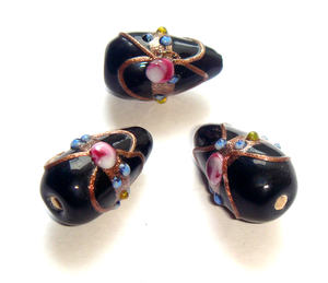 Cuentas sueltas de cristal negro y vidrio para tartas de boda de Excel Exports, ideales para la fabricación de joyas al por mayor. - Product Image 1