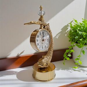 Horloge de bureau en laiton, forme circulaire, mouvement à quartz, affichage silencieux par aiguilles à détection tactile, design traditionnel, hauteur 33 cm - Product Image 2