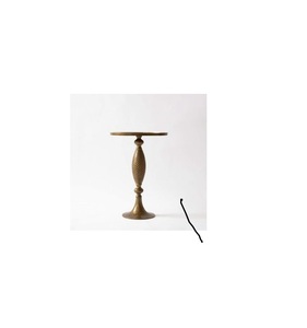Table d'appoint en métal artisanale, conçue pour les maisons modernes, mettant en valeur une esthétique unique, une qualité fiable et une silhouette attrayante. - Product Image 1