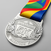Médaille en métal 3D plaquée or personnalisée pour champion de course de longue distance avec impression en relief de lettres en strass pour divers événements sportifs