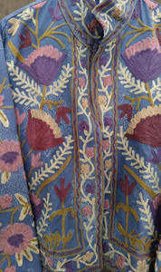 Veste Suzani brodée à la main, tricotée et matelassée, réversible, vintage pour femmes - Product Image 4