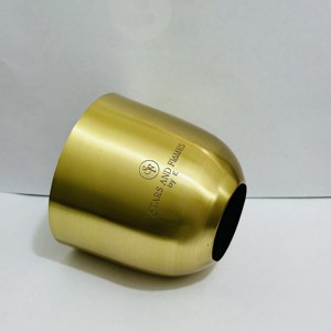 Vente en gros de décorations pour la maison, porte-bougie en métal unique personnalisé en laiton, capacité de 16 oz, avec couvercle, logo personnalisé, finition brossée - Product Image 1