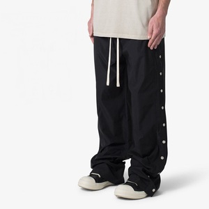 กางเกงคาร์โก้กันน้ำสีดำแบบสั่งทำสำหรับผู้ชาย |   กางเกงสตรีทแวร์ปรับได้ด้วยกระดุมด้านข้าง |   ขายส่ง OEM - Product Image 6