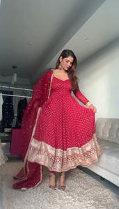 Elegante Salwar Kameez Moderno con Bordado de Lentejuelas y Dupatta Rojo para Boda, Moda FATEMA, Foux Georgette de Secado Rápido - Product Image 3