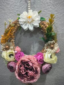 Adorno de Pared Hecho a Mano con Flores Artificiales en Jaula Metálica Decorativa para Decoración del Hogar - Product Image 3