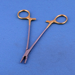 Portaagujas MayoMed TC RYDER-VASCULAR de Alta Calidad con Insertos de Carburo de Tungsteno y Anillos Dorados, Pinzas de Bloqueo de Acero Alemán - Product Image 1