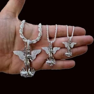 Pendentif unisexe plaqué or de qualité supérieure, inspiré des diamants, bijoux de luxe hip-hop pour les fêtes, style avant-gardiste - Product Image 1
