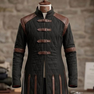 Manteau Gambeson matelassé médiéval de qualité supérieure pour homme, costume de guerrier Viking Renaissance LARP, veste longue ceinturée avec garnitures en cuir - Product Image 3