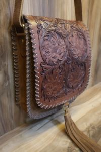 Bolso bandolera de cuero genuino, bolso de cuero estilo western, bolso de cuero con adornos florales, bolso de hombro de cuero hecho a mano, bolso con flecos estilo boho - Product Image 2