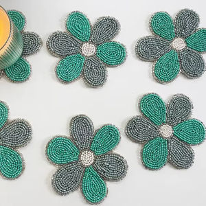 Juego de posavasos de cuentas de vidrio con forma de flor en gris azulado, con base de tela, en forma de margarita, para el hogar, cocina, comedor, barra de café, muebles. - Product Image 1