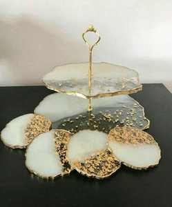 Soportes para pasteles de resina llamativos de tres niveles, decorativos y portátiles para decoración de cumpleaños, bodas y eventos. - Product Image 1