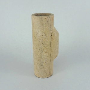 Vase Sculptural en Pierre de Travertin Moderne, Accent Unique Fait Main avec Texture Naturelle pour une Décoration Intérieure Minimaliste Élégante - Product Image 1