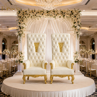 Chaises de mariage à dossier haut pour mariés, fauteuils de luxe dorés et blancs de style trône royal pour hôtels, banquets et événements sur scène