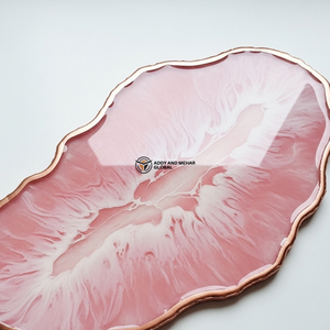 Plateau en résine rose poudré de luxe avec bordure dorée métallique |   Plateau décoratif design de luxe en résine rose blush - Product Image 5