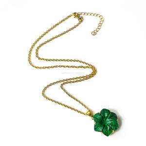 จี้รูปดอกไม้มาลาไคต์ AAA แกะสลักด้วยมือ สร้อยคอคริสตัลรูปดอกไม้สำหรับผู้หญิง จี้พลอย งานแฮนด์เมด สำหรับทำเครื่องประดับ ขายส่ง - Product Image 6