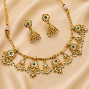 Ensemble collier et boucles d'oreilles pour femme JeweleMarket, plaqué or, pierres en cristal, style ethnique, pour mariage, fiançailles, anniversaire, fête, Maharashtra - Product Image 2