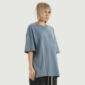 Camiseta Oversize de Verano Verde Bosque en Jersey Liso |   Camiseta Urbana de Algodón Premium |   Camiseta Minimalista Unisex - Product Image 3