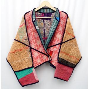 Veste Kantha vintage à col mandarin, réversible, à séchage rapide, en coton matelassé, écologique, fabriquée à la main en Inde, vente en gros de qualité supérieure ART&ART - Product Image 6