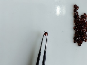 Granate Rojo Natural de 3.5x2.5MM, Corte Pera, Gema Suelta de la Mejor Calidad para Joyería - Product Image 1