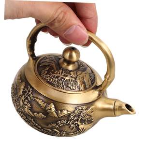 Mini Tetera Decorativa con Acabado Dorado, Tetera para Calentar Agua, Mini Tetera de Estilo Retro en Cobre, Figura Decorativa para Cocina y Viajes - Product Image 5