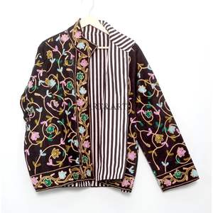 Veste en tissu Cotrise matelassé brodé de fleurs faites à la main, avec détails boutonnés, doublure rayée en coton, respirante, écologique, automne - Product Image 6